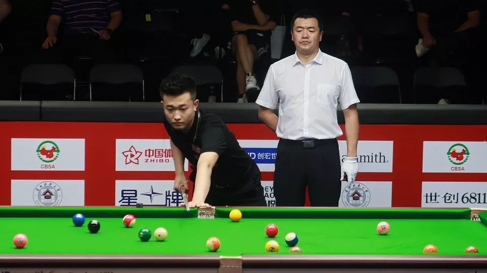 也向其他球 也向其他球