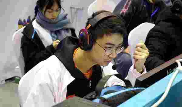 进驻球场完 进驻球场完